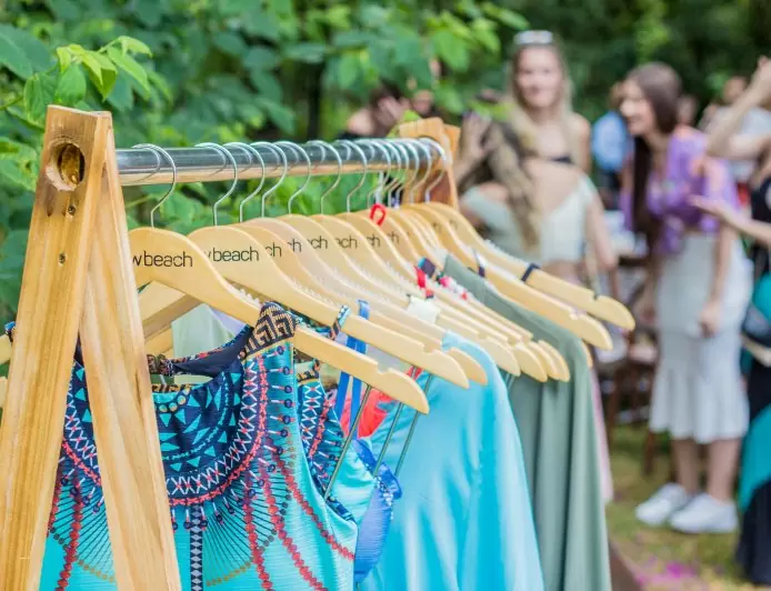 يمتد تأثير أزياء الفستان إلى ما وراء الجماليات